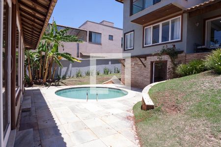 Casa de condomínio à venda com 340m², 4 quartos e 2 vagas Casa de condomínio à venda com 340m², 4 quartos e 2 vagasPiscina