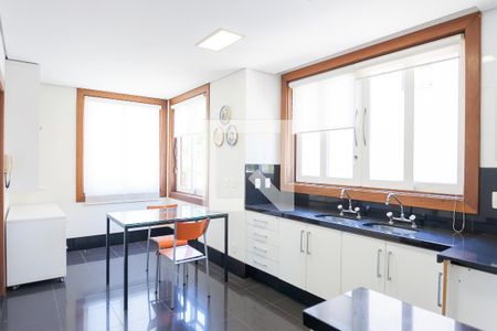 Casa de condomínio à venda com 340m², 4 quartos e 2 vagas Casa de condomínio à venda com 340m², 4 quartos e 2 vagasCozinha