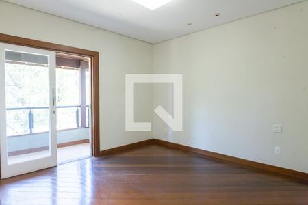 Casa de condomínio à venda com 340m², 4 quartos e 2 vagas Casa de condomínio à venda com 340m², 4 quartos e 2 vagassuite 2