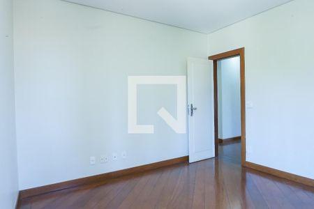 Casa de condomínio à venda com 340m², 4 quartos e 2 vagas Casa de condomínio à venda com 340m², 4 quartos e 2 vagasquarto
