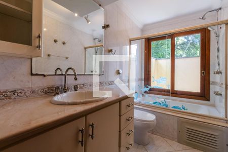 Casa de condomínio à venda com 437m², 4 quartos e 5 vagasBanheiro da Suíte 1