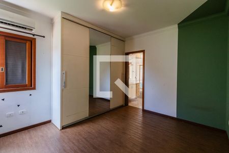 Casa de condomínio à venda com 437m², 4 quartos e 5 vagasSuíte 1