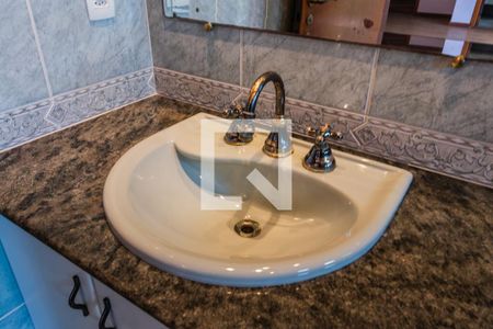 Casa de condomínio à venda com 437m², 4 quartos e 5 vagasBanheiro da Suíte 2