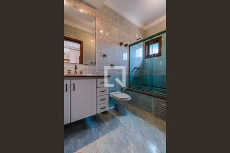 Casa de condomínio à venda com 437m², 4 quartos e 5 vagasBanheiro da Suíte 2