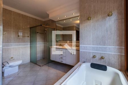 Casa de condomínio à venda com 437m², 4 quartos e 5 vagasBanheiro da Suíte 4