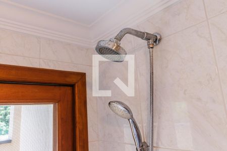 Casa de condomínio à venda com 437m², 4 quartos e 5 vagasBanheiro da Suíte 1