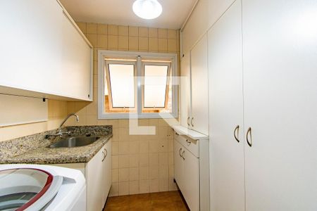 Casa para alugar com 378m², 3 quartos e 6 vagas Casa para alugar com 378m², 3 quartos e 6 vagasÁrea de Serviço