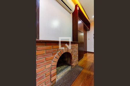 Lareira de casa à venda com 3 quartos, 378m² em Igara, Canoas