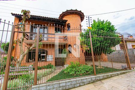 Casa para alugar com 378m², 3 quartos e 6 vagas Casa para alugar com 378m², 3 quartos e 6 vagasFachada