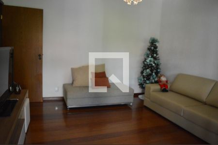 Sala de casa à venda com 3 quartos, 360m² em Álvaro Camargos, Belo Horizonte
