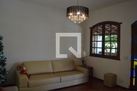 Sala de casa à venda com 3 quartos, 360m² em Álvaro Camargos, Belo Horizonte