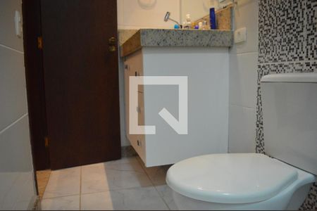 Casa à venda com 360m², 3 quartos e 4 vagasBanheiro da Suíte 2