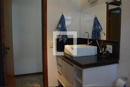 Casa à venda com 360m², 3 quartos e 4 vagasBanheiro Social