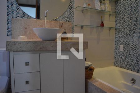 Casa à venda com 360m², 3 quartos e 4 vagasBanheiro da Suíte