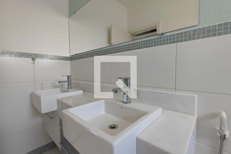 Casa de condomínio para alugar com 237m², 4 quartos e 4 vagasBanheiro Suíte