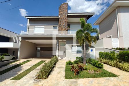 Casa de condomínio para alugar com 237m², 4 quartos e 4 vagasFachada