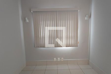 Casa de condomínio para alugar com 237m², 4 quartos e 4 vagasEscritório