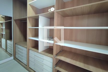 Casa de condomínio para alugar com 237m², 4 quartos e 4 vagasCloset da suíte