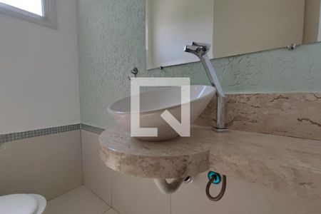 Casa de condomínio para alugar com 237m², 4 quartos e 4 vagasBanheiro Social