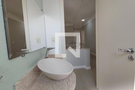 Casa de condomínio para alugar com 237m², 4 quartos e 4 vagasBanheiro Social