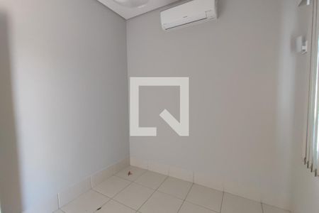 Casa de condomínio para alugar com 237m², 4 quartos e 4 vagasEscritório