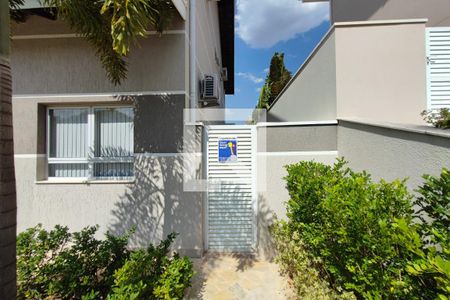 Casa de condomínio para alugar com 237m², 4 quartos e 4 vagasPLACA INSTALADA NA FACHADA