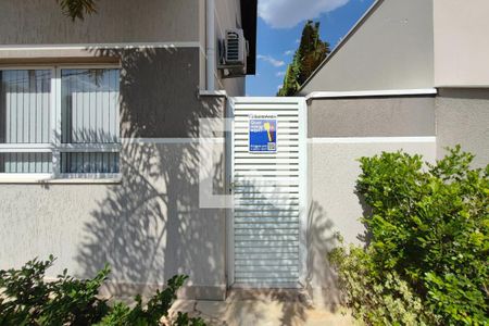 Casa de condomínio para alugar com 237m², 4 quartos e 4 vagasPLACA INSTALADA NA FACHADA