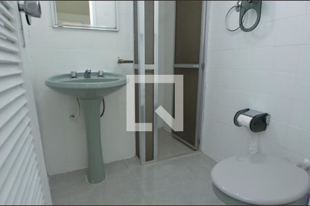 Banheiro de apartamento para alugar com 1 quarto, 30m² em Vargem Grande, Rio de Janeiro