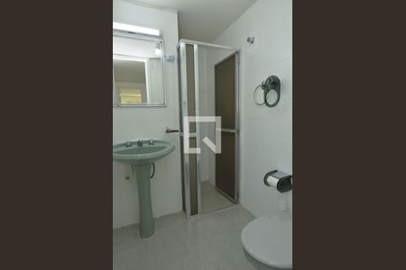 Banheiro de apartamento para alugar com 1 quarto, 30m² em Vargem Grande, Rio de Janeiro