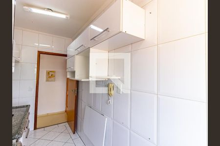 Cozinha de apartamento para alugar com 2 quartos, 48m² em Vila Bertioga, São Paulo