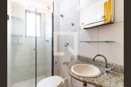 Banheiro de apartamento para alugar com 2 quartos, 48m² em Vila Bertioga, São Paulo