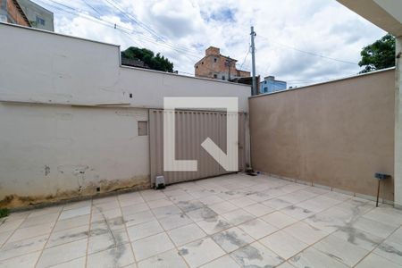 Entrada de casa à venda com 3 quartos, 110m² em Jaqueline, Belo Horizonte