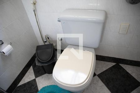 Casa à venda com 340m², 3 quartos e 4 vagasBanheiro do Quarto 2