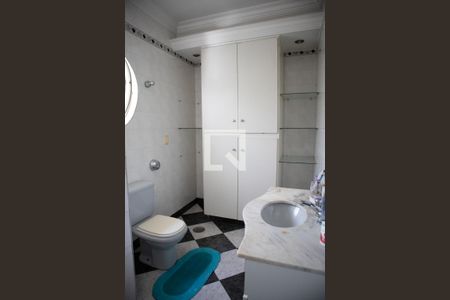 Casa à venda com 340m², 3 quartos e 4 vagasBanheiro do Quarto 2