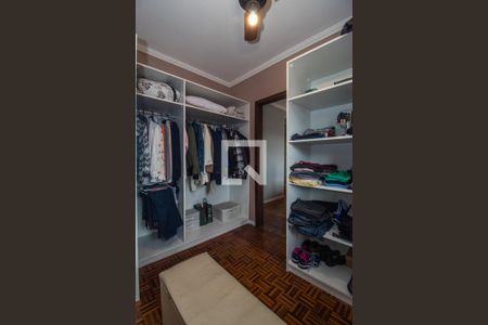 Casa à venda com 238m², 4 quartos e 2 vagasCloset da suíte