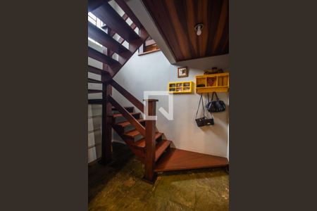 Casa à venda com 238m², 4 quartos e 2 vagasEscadas