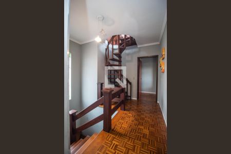 Casa à venda com 238m², 4 quartos e 2 vagasCorredor segundo piso