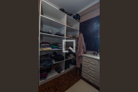 Casa à venda com 238m², 4 quartos e 2 vagasCloset da suíte