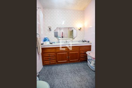 Casa à venda com 120m², 5 quartos e 3 vagas Casa à venda com 120m², 5 quartos e 3 vagasBanheiro Social