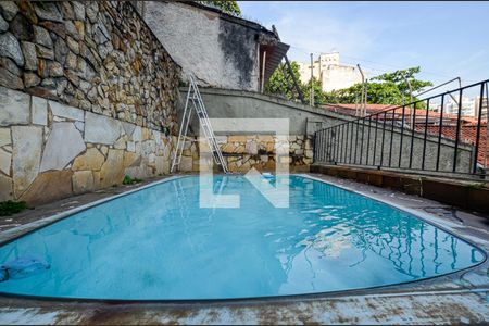 Casa à venda com 120m², 5 quartos e 3 vagas Casa à venda com 120m², 5 quartos e 3 vagasPiscina