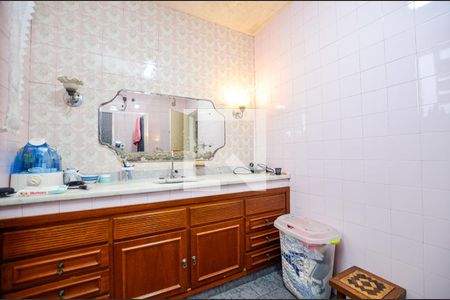 Casa à venda com 120m², 5 quartos e 3 vagas Casa à venda com 120m², 5 quartos e 3 vagasBanheiro Social