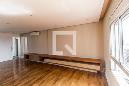 Sala de TV de apartamento à venda com 2 quartos, 156m² em Empresarial 18 do Forte, Barueri