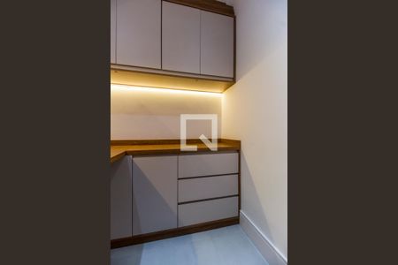 Apartamento à venda com 200m², 3 quartos e 2 vagas Apartamento à venda com 200m², 3 quartos e 2 vagasEscritório