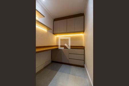 Apartamento à venda com 200m², 3 quartos e 2 vagas Apartamento à venda com 200m², 3 quartos e 2 vagasEscritório