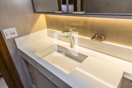 Apartamento à venda com 200m², 3 quartos e 2 vagas Apartamento à venda com 200m², 3 quartos e 2 vagasBanheiro da Suíte 3