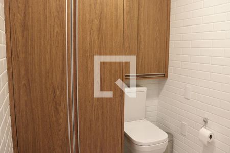 Banheiro de kitnet/studio para alugar com 1 quarto, 18m² em Perdizes, São Paulo