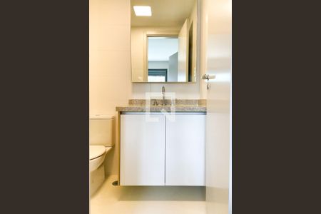 Apartamento à venda com 70m², 2 quartos e 1 vaga Apartamento à venda com 70m², 2 quartos e 1 vagaBanheiro