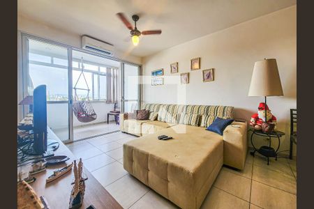 Sala de apartamento para alugar com 4 quartos, 120m² em Jardim Las Palmas, Guarujá