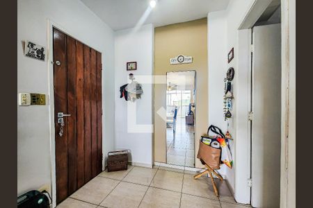 Sala de apartamento para alugar com 4 quartos, 120m² em Jardim Las Palmas, Guarujá