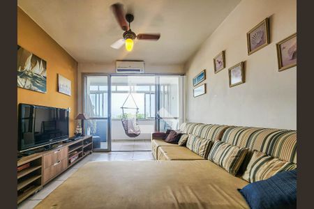 Sala de apartamento para alugar com 4 quartos, 120m² em Jardim Las Palmas, Guarujá